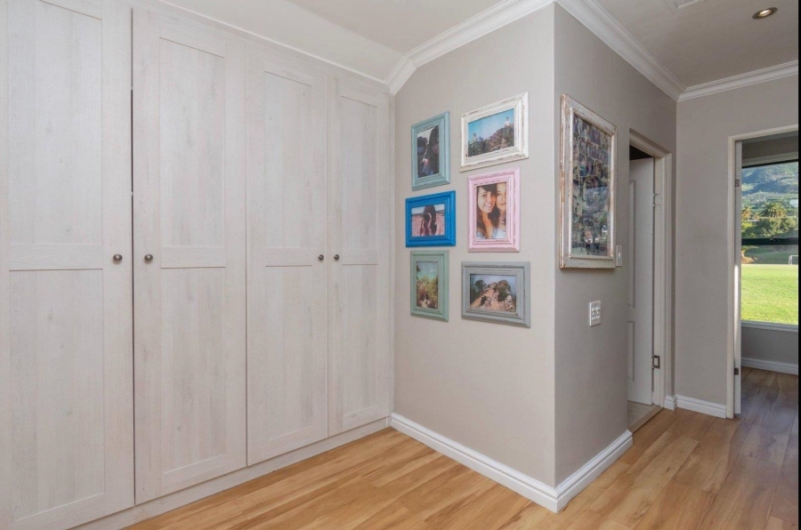 4 Bedroom Property for Sale in Vredehoek Western Cape